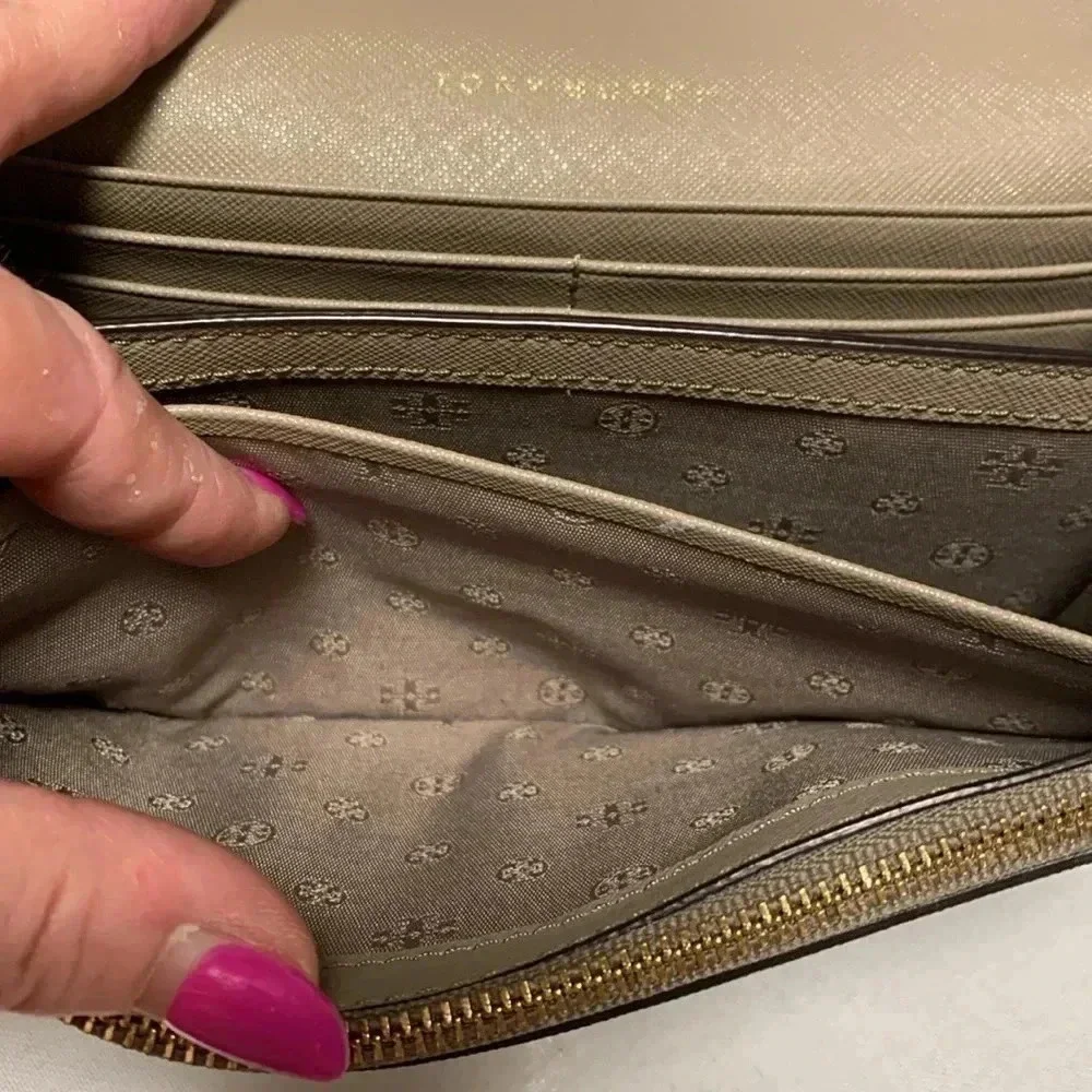 TORY BURCH Women’s Purse,Crossbody. Excellent Condition.Comes with/dust bag.
